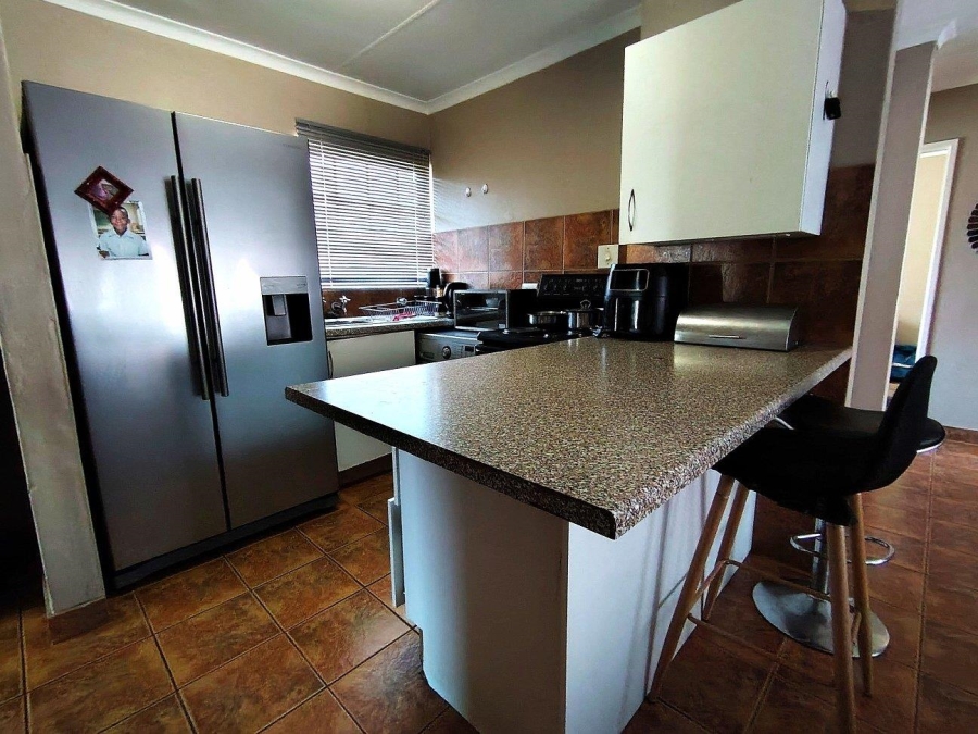 2 Bedroom Property for Sale in Die Hoewes Gauteng
