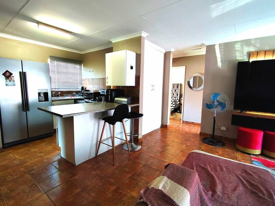 2 Bedroom Property for Sale in Die Hoewes Gauteng