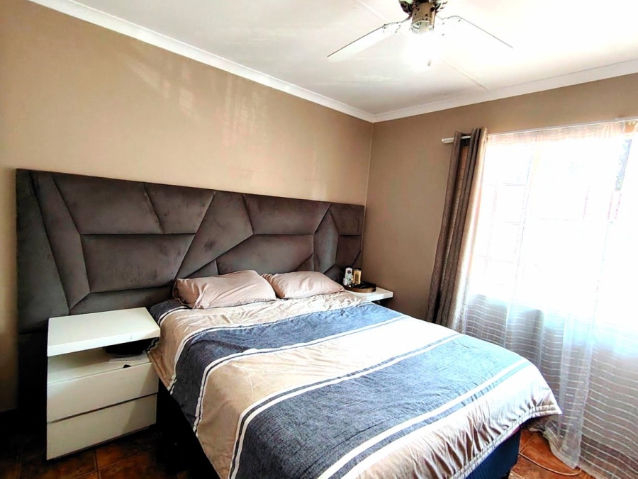 2 Bedroom Property for Sale in Die Hoewes Gauteng