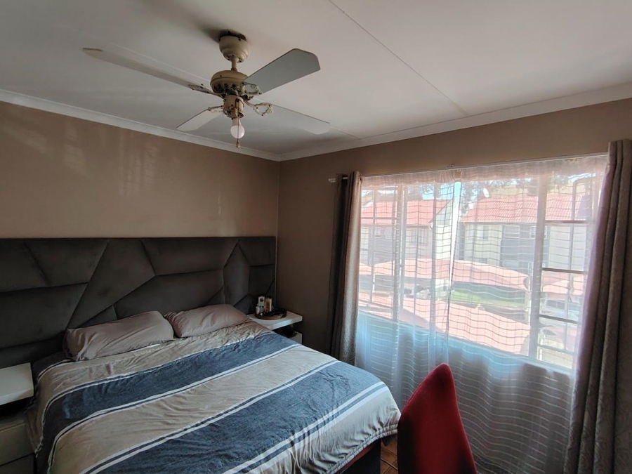 2 Bedroom Property for Sale in Die Hoewes Gauteng