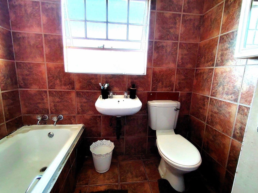 2 Bedroom Property for Sale in Die Hoewes Gauteng