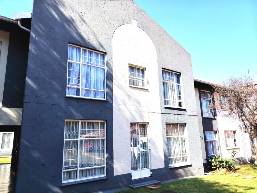 2 Bedroom Property for Sale in Die Hoewes Gauteng