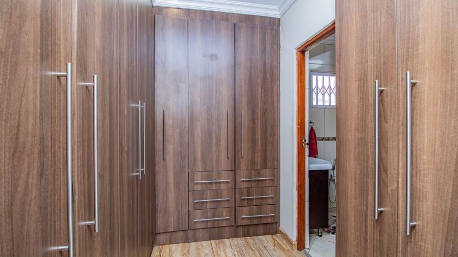 4 Bedroom Property for Sale in Rynsoord Gauteng