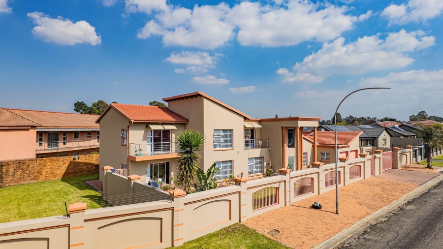 4 Bedroom Property for Sale in Rynsoord Gauteng