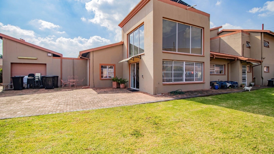 4 Bedroom Property for Sale in Rynsoord Gauteng