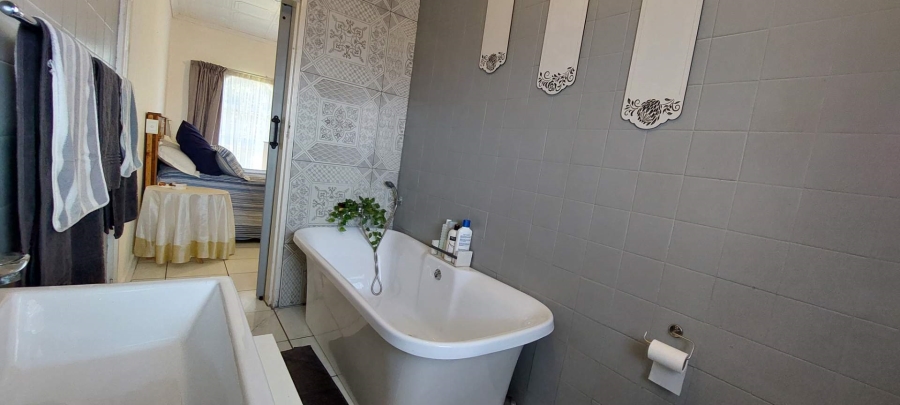 2 Bedroom Property for Sale in Albemarle Gauteng