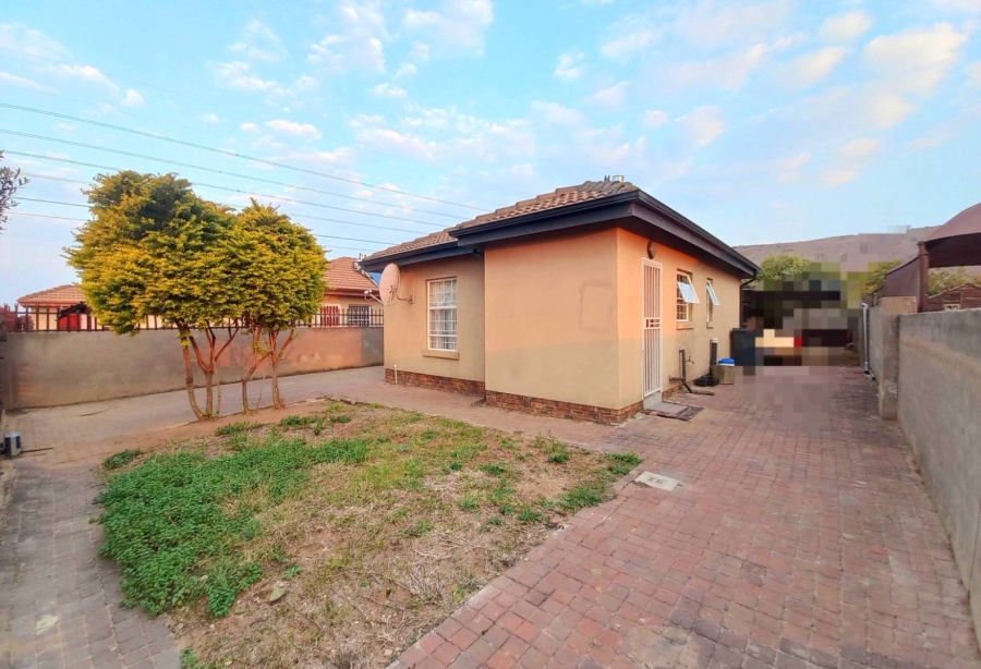 2 Bedroom Property for Sale in Kirkney Gauteng