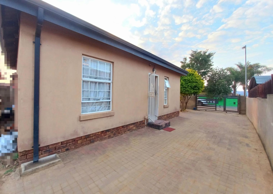 2 Bedroom Property for Sale in Kirkney Gauteng