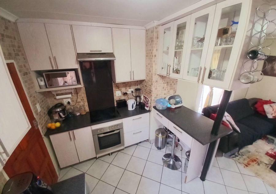 2 Bedroom Property for Sale in Kirkney Gauteng