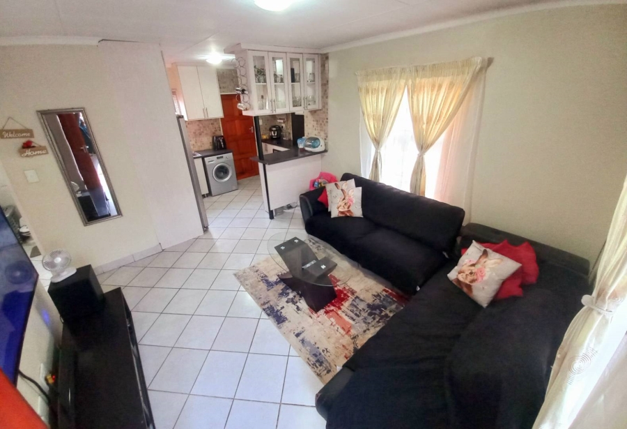 2 Bedroom Property for Sale in Kirkney Gauteng
