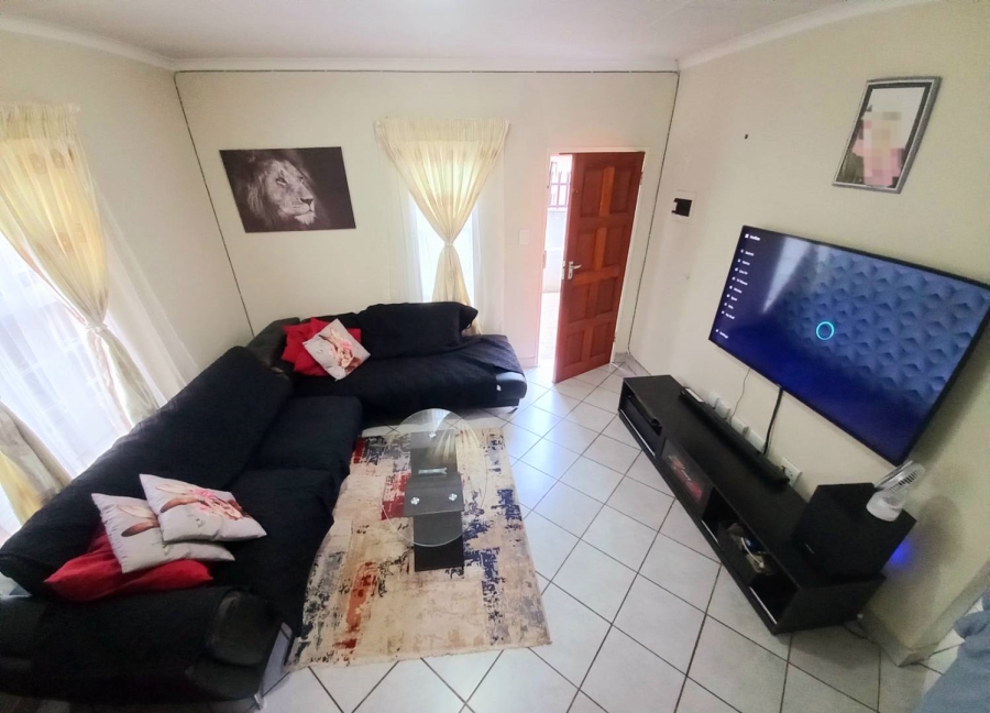 2 Bedroom Property for Sale in Kirkney Gauteng