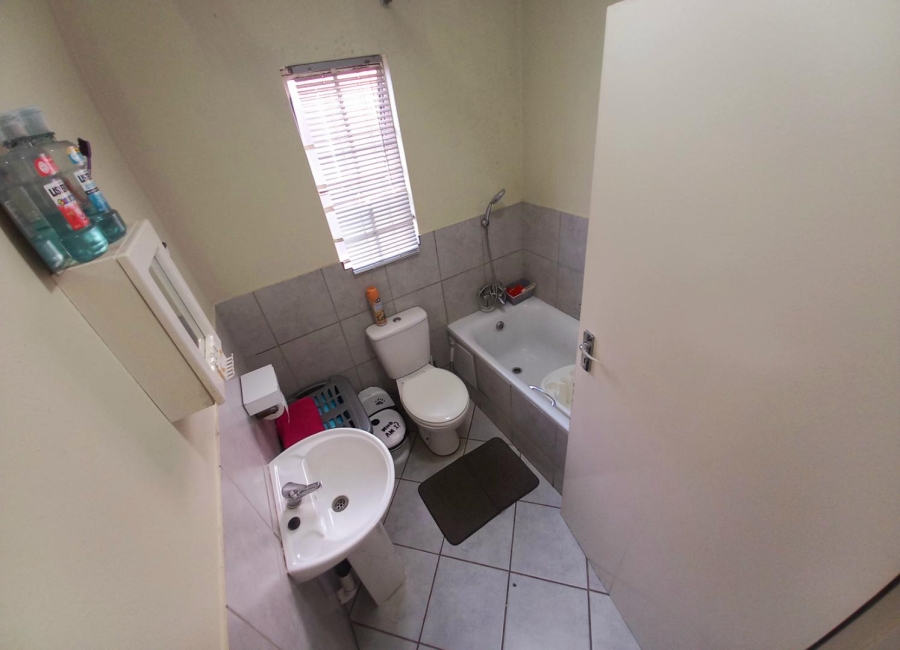 2 Bedroom Property for Sale in Kirkney Gauteng