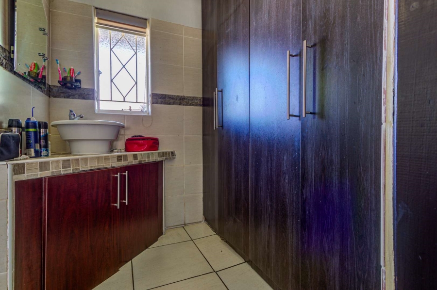 3 Bedroom Property for Sale in Parkhill Gardens Gauteng