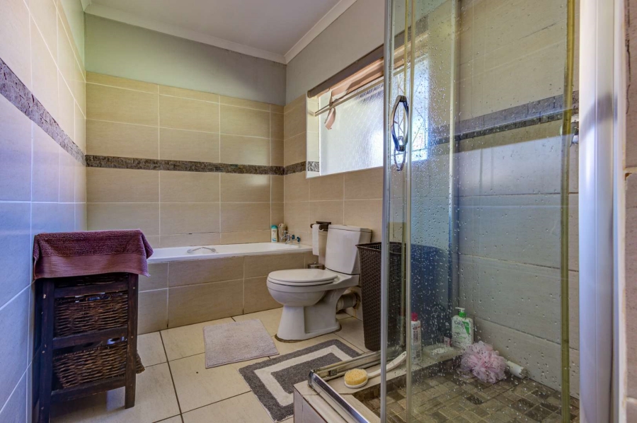 3 Bedroom Property for Sale in Parkhill Gardens Gauteng