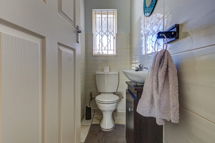 3 Bedroom Property for Sale in Parkhill Gardens Gauteng