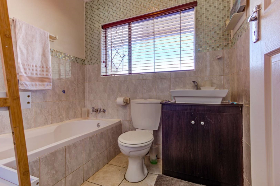 3 Bedroom Property for Sale in Parkhill Gardens Gauteng