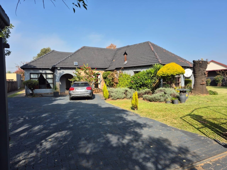 4 Bedroom Property for Sale in Brackenhurst Gauteng