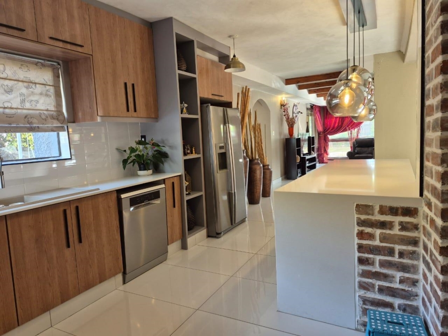 4 Bedroom Property for Sale in Brackenhurst Gauteng