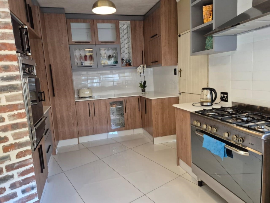 4 Bedroom Property for Sale in Brackenhurst Gauteng