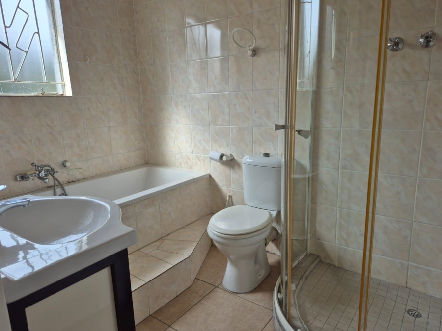 4 Bedroom Property for Sale in Brackenhurst Gauteng