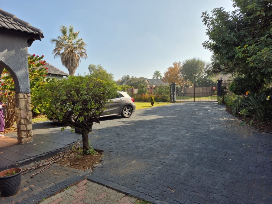 4 Bedroom Property for Sale in Brackenhurst Gauteng