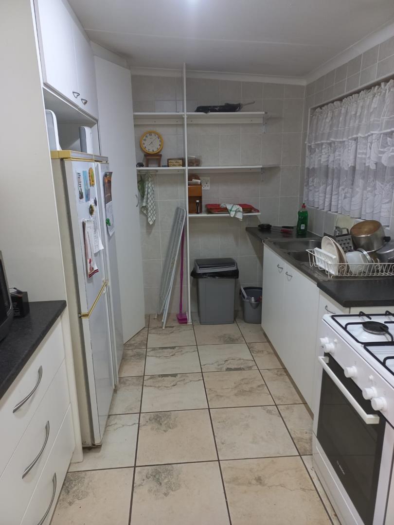 To Let 2 Bedroom Property for Rent in Waverley Gauteng