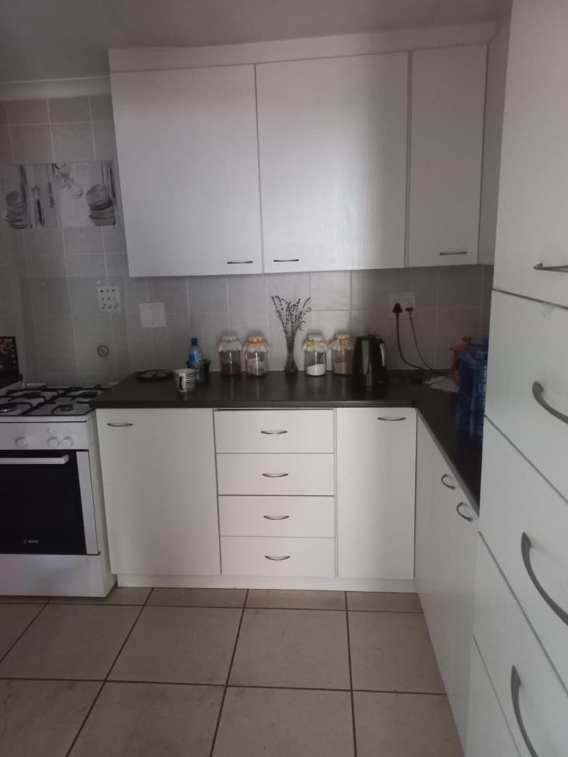 To Let 2 Bedroom Property for Rent in Waverley Gauteng
