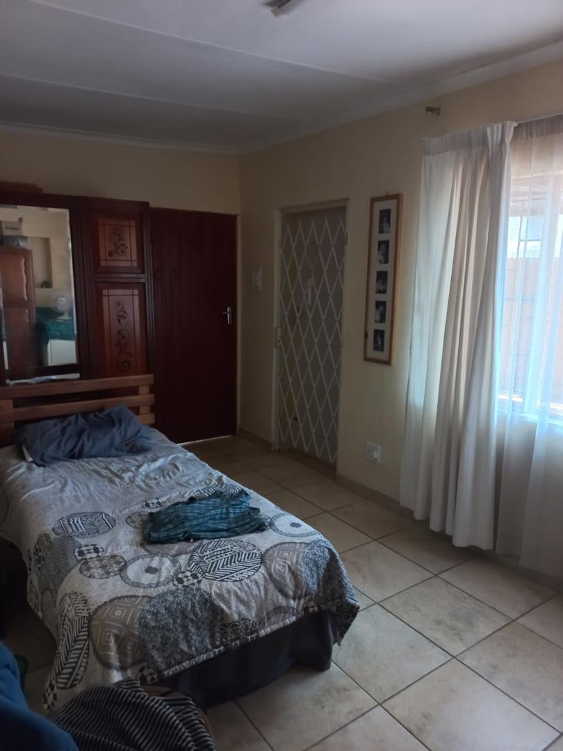 To Let 2 Bedroom Property for Rent in Waverley Gauteng