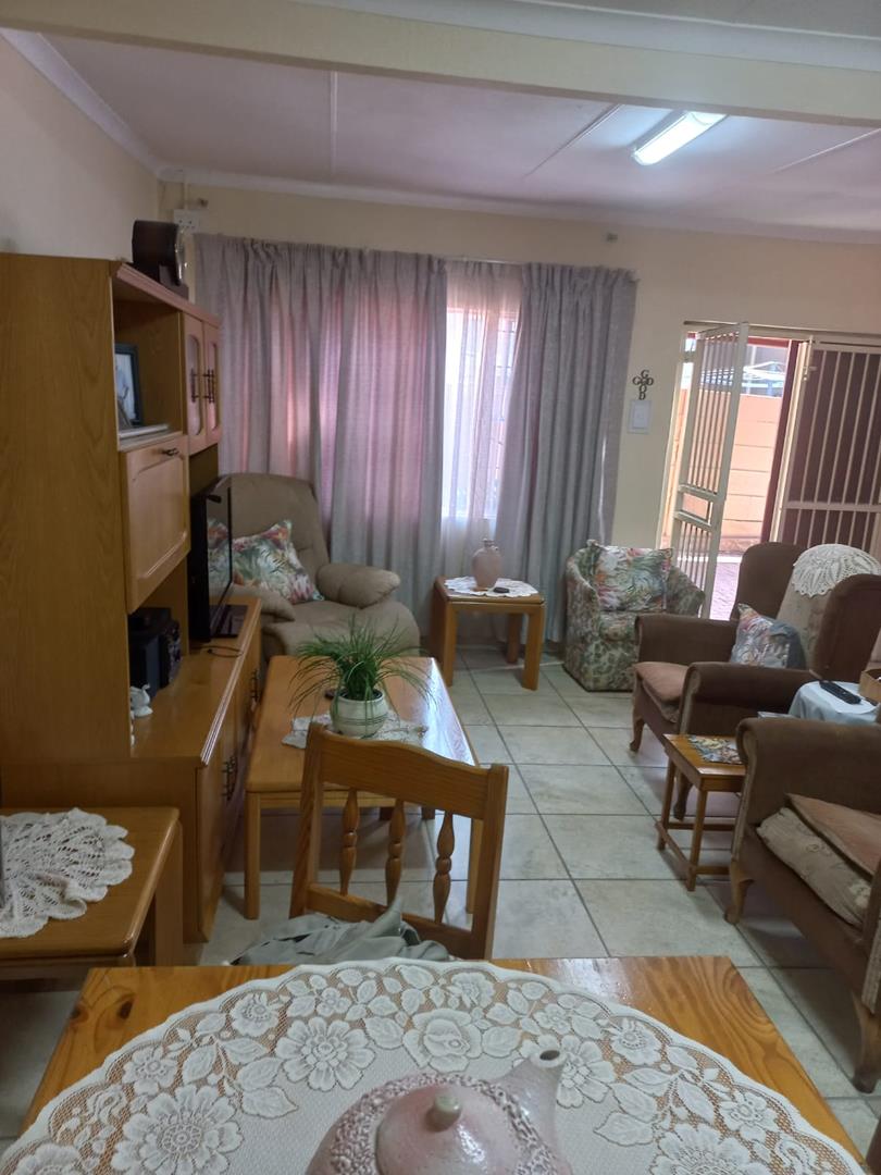 To Let 2 Bedroom Property for Rent in Waverley Gauteng