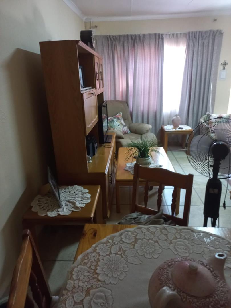 To Let 2 Bedroom Property for Rent in Waverley Gauteng