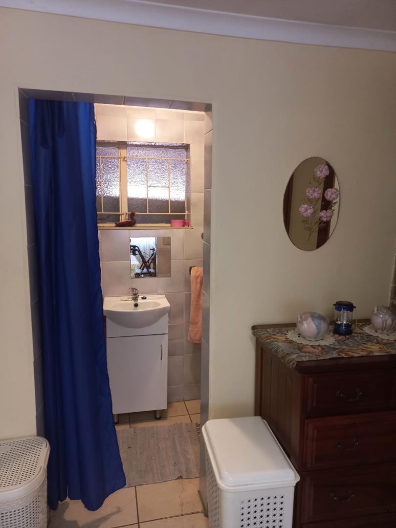 To Let 2 Bedroom Property for Rent in Waverley Gauteng