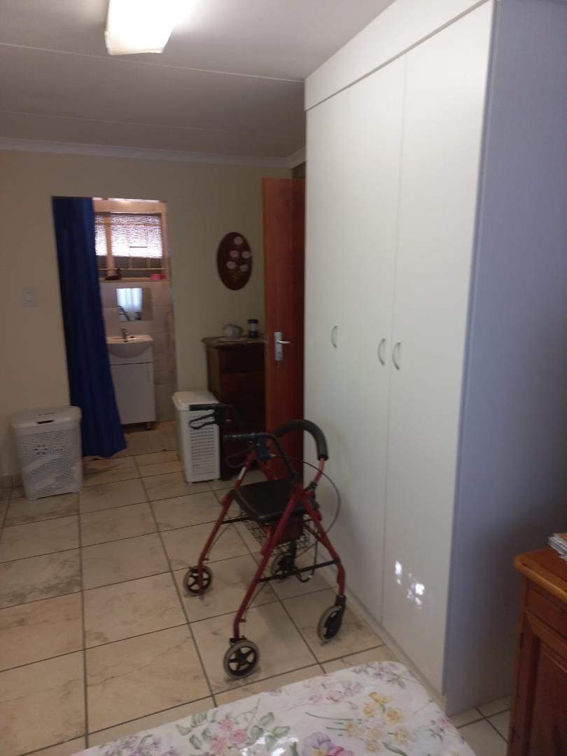 To Let 2 Bedroom Property for Rent in Waverley Gauteng