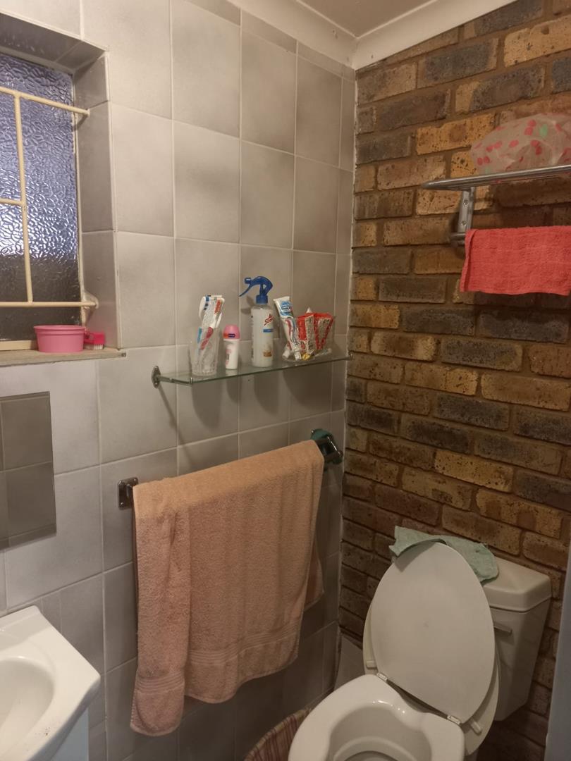 To Let 2 Bedroom Property for Rent in Waverley Gauteng