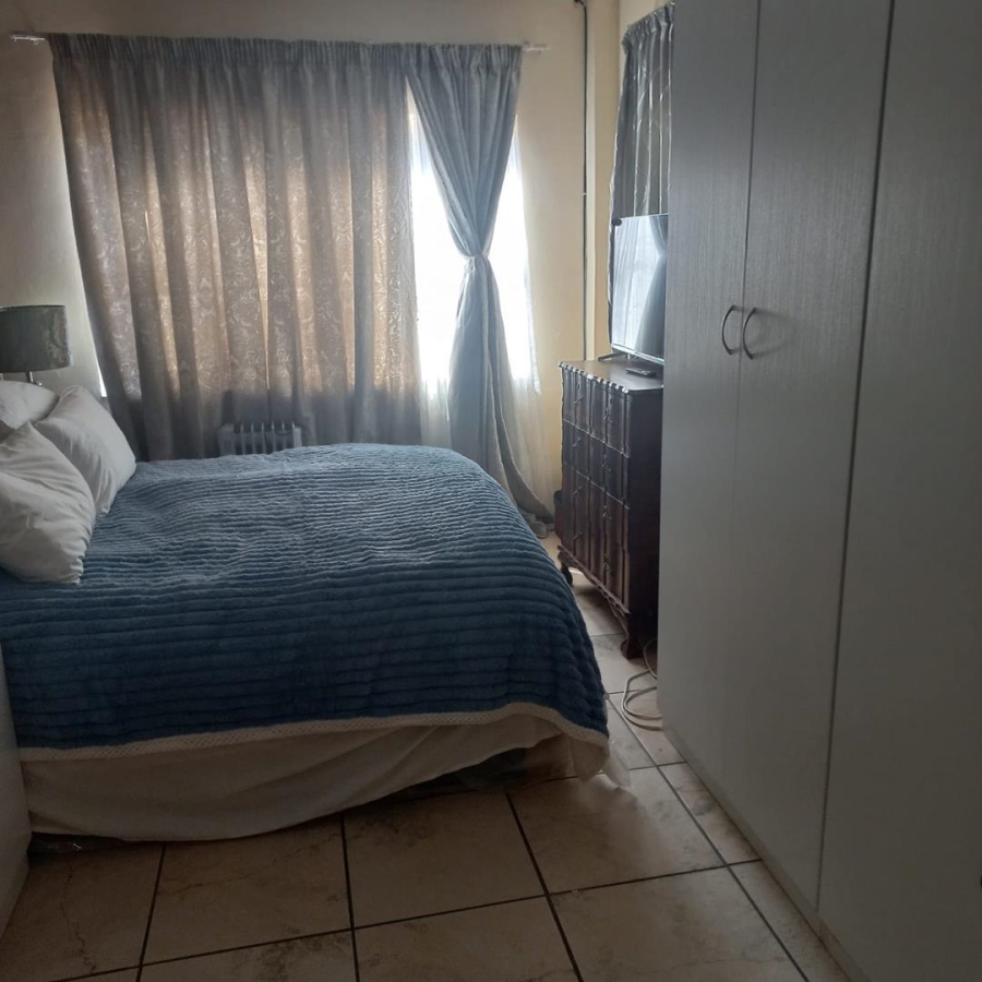 To Let 2 Bedroom Property for Rent in Waverley Gauteng