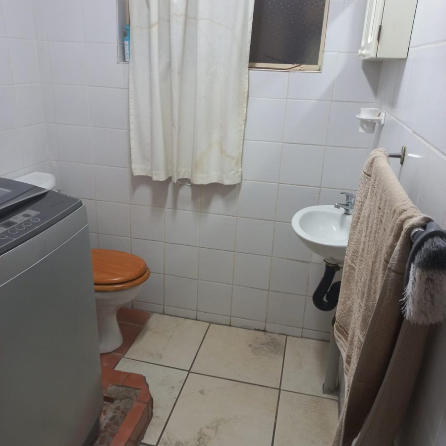 To Let 2 Bedroom Property for Rent in Waverley Gauteng
