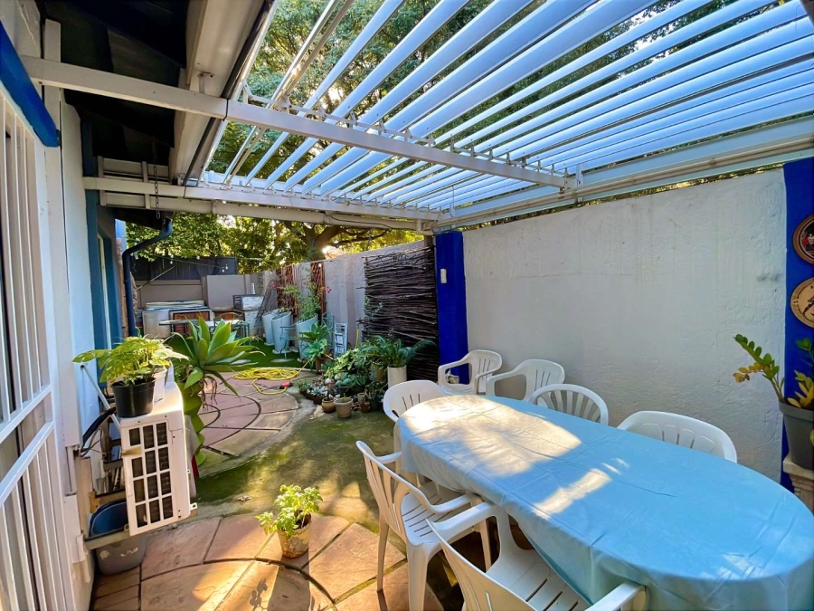 5 Bedroom Property for Sale in Faerie Glen Gauteng