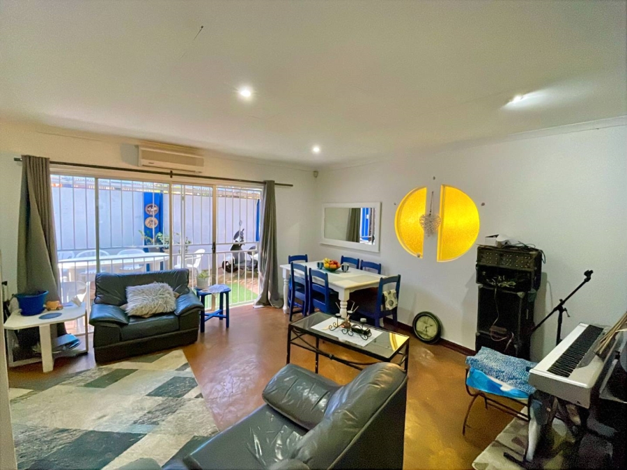 5 Bedroom Property for Sale in Faerie Glen Gauteng
