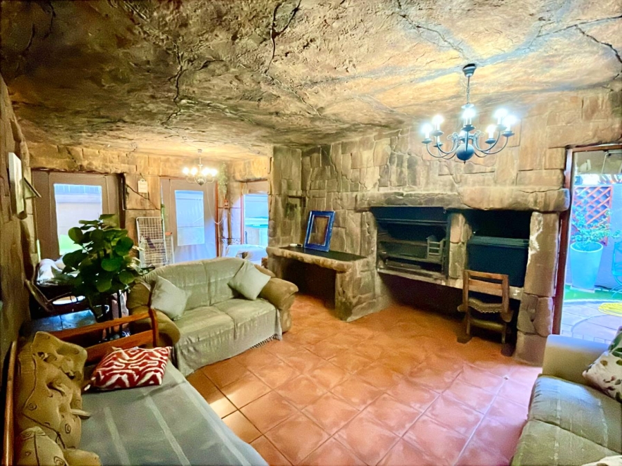 5 Bedroom Property for Sale in Faerie Glen Gauteng