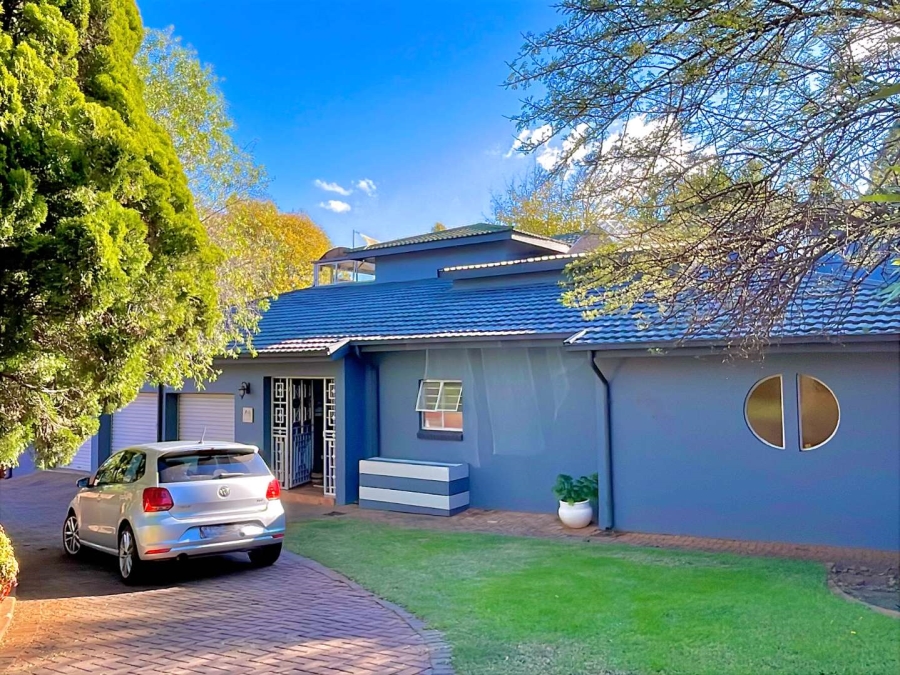 5 Bedroom Property for Sale in Faerie Glen Gauteng