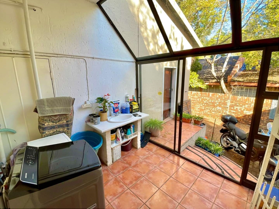 5 Bedroom Property for Sale in Faerie Glen Gauteng