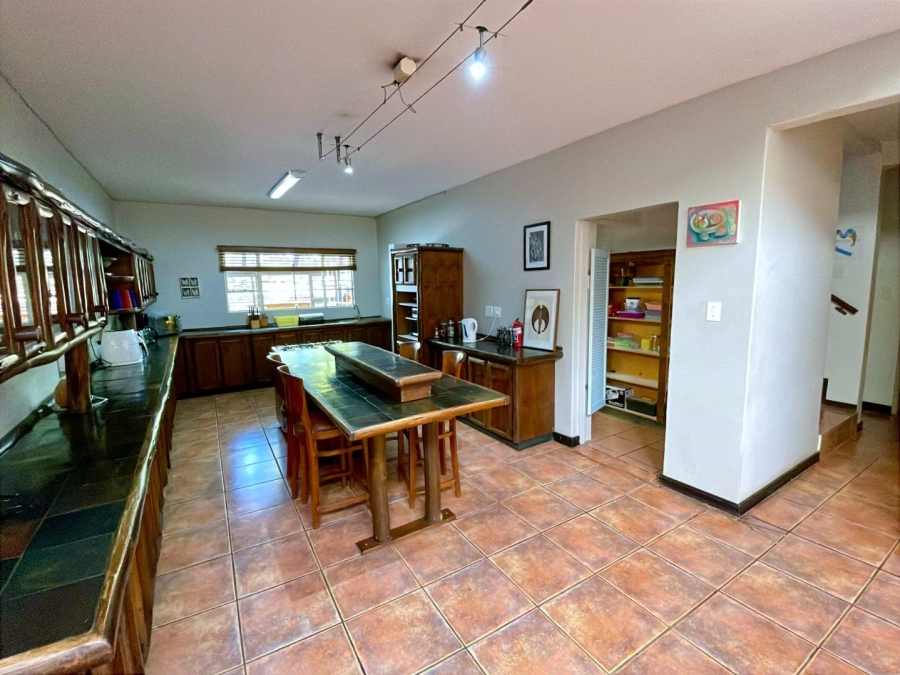 5 Bedroom Property for Sale in Faerie Glen Gauteng