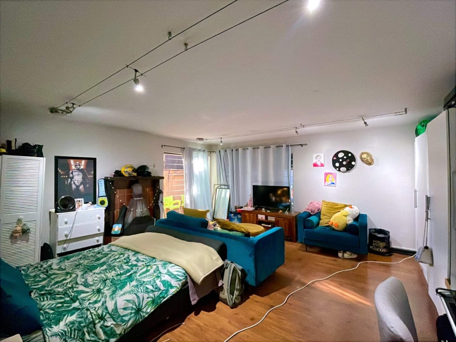 5 Bedroom Property for Sale in Faerie Glen Gauteng