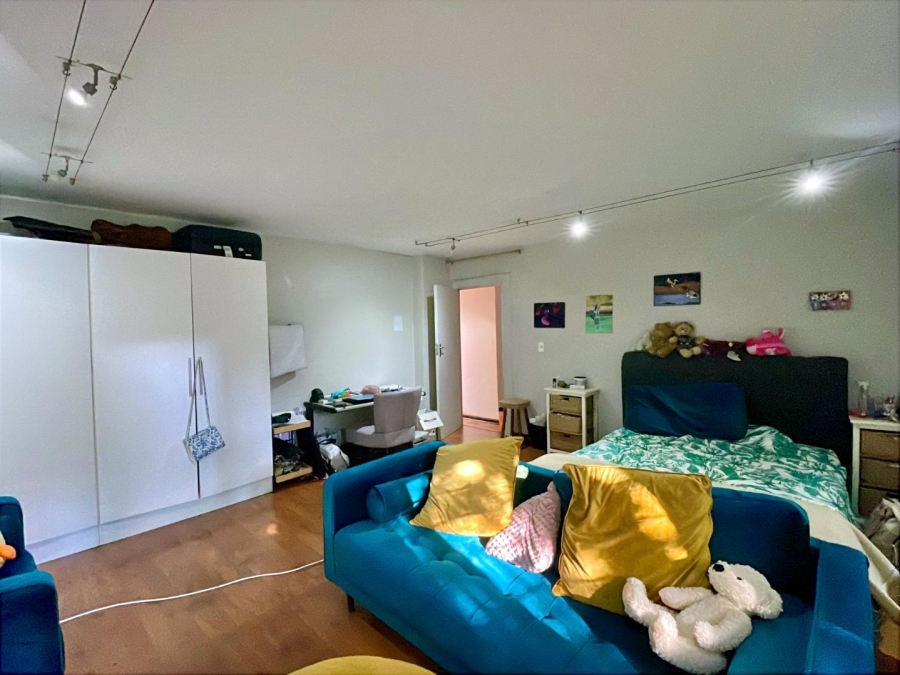 5 Bedroom Property for Sale in Faerie Glen Gauteng