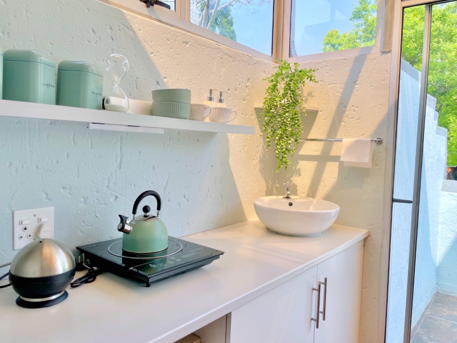 5 Bedroom Property for Sale in Faerie Glen Gauteng