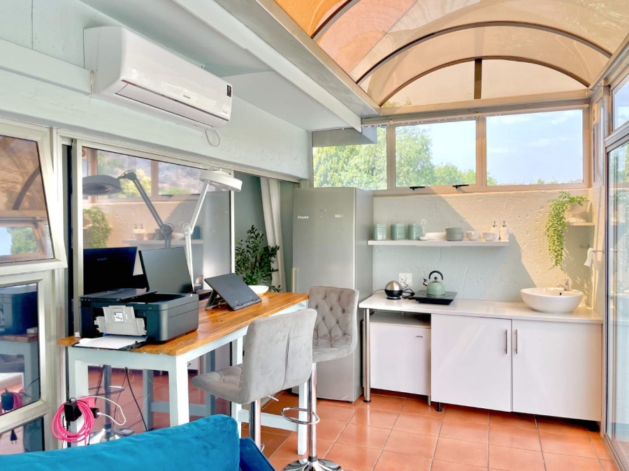 5 Bedroom Property for Sale in Faerie Glen Gauteng