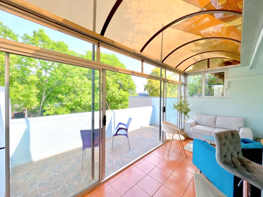 5 Bedroom Property for Sale in Faerie Glen Gauteng