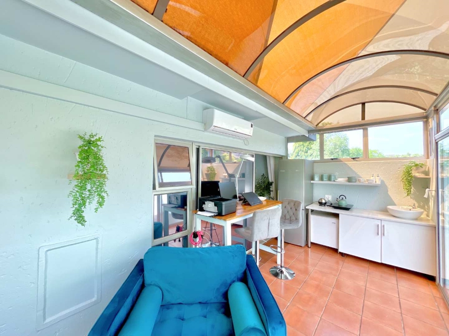 5 Bedroom Property for Sale in Faerie Glen Gauteng