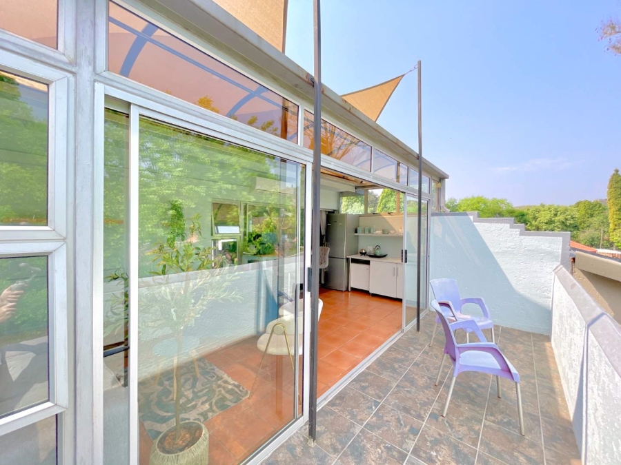 5 Bedroom Property for Sale in Faerie Glen Gauteng