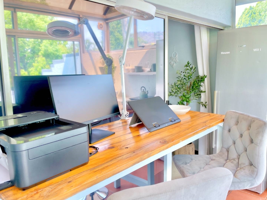 5 Bedroom Property for Sale in Faerie Glen Gauteng