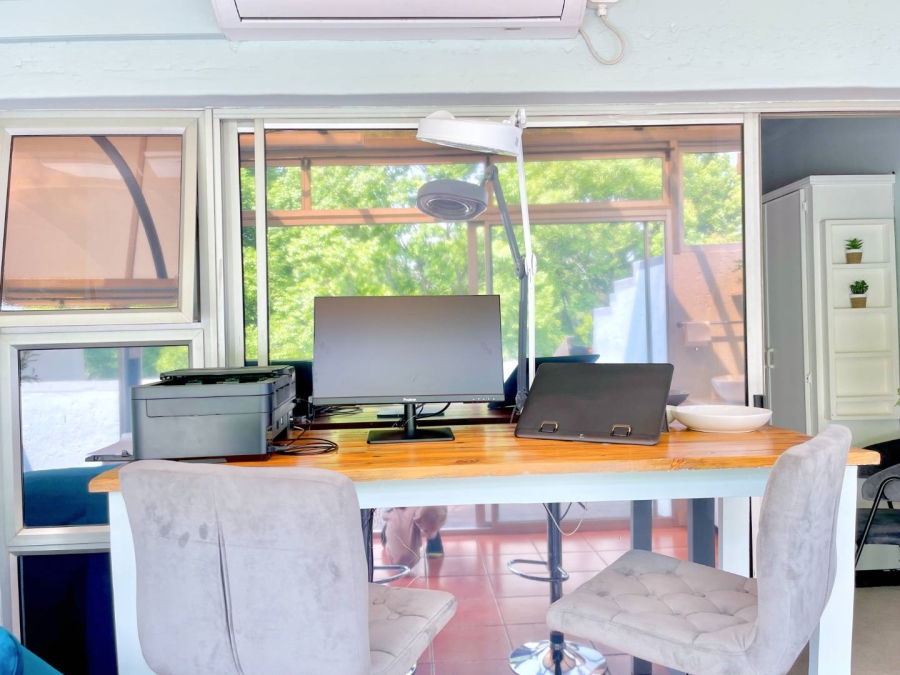 5 Bedroom Property for Sale in Faerie Glen Gauteng